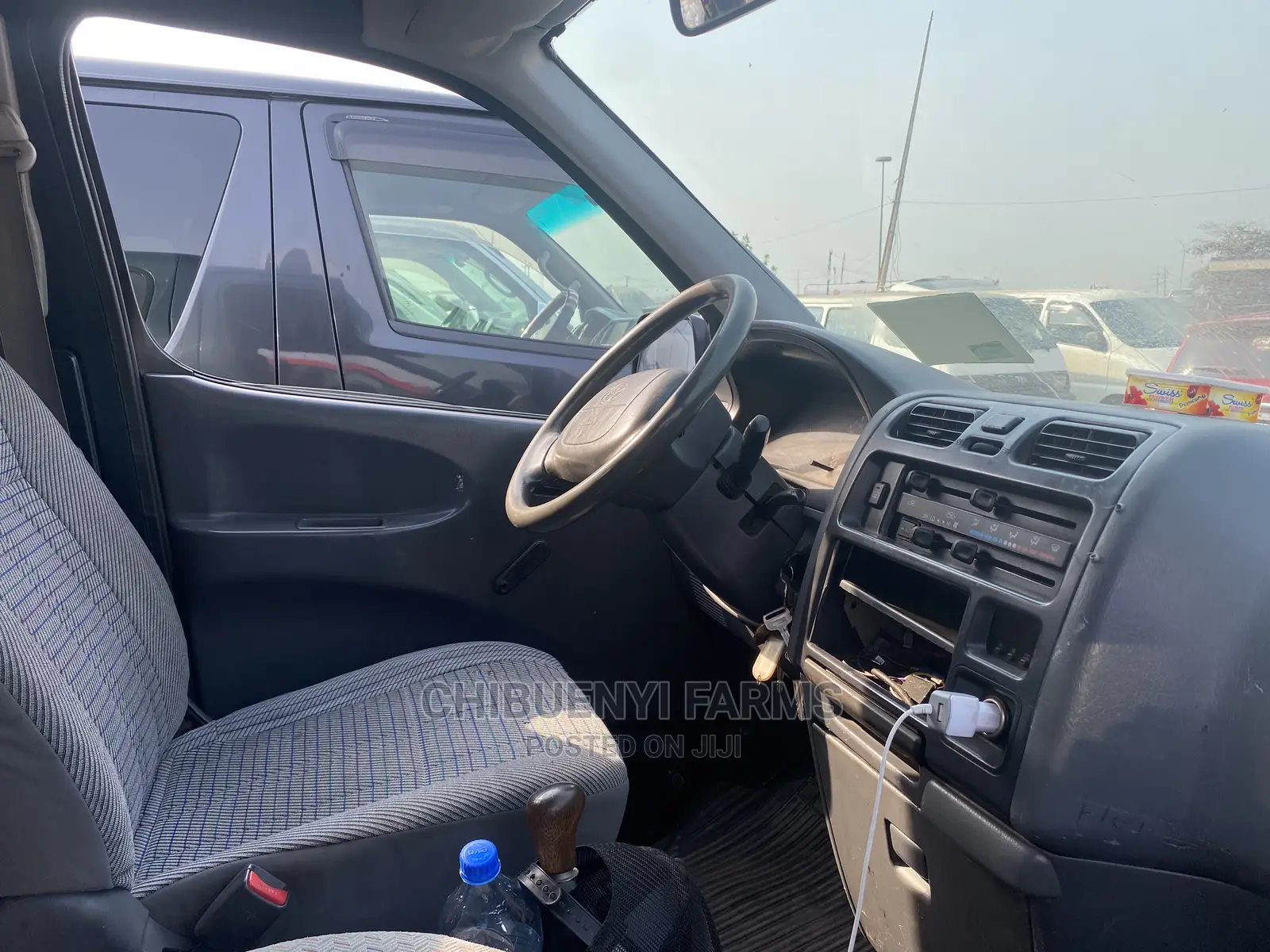 Toyota HiAce 2000 Blue