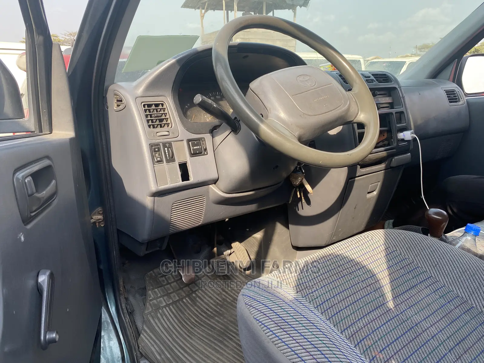 Toyota HiAce 2000 Blue