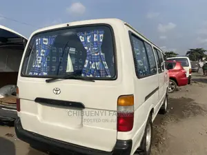 Toyota HiAce 1995 White