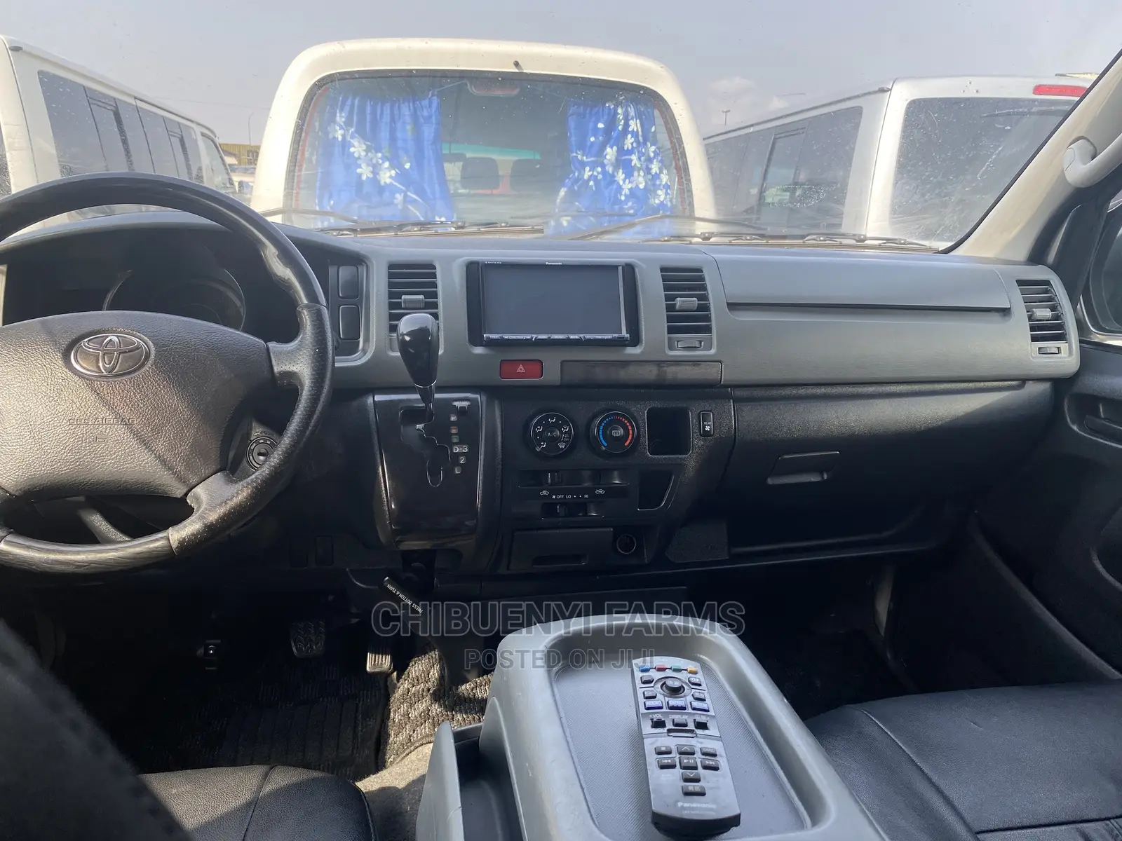 Toyota HiAce 2010 White