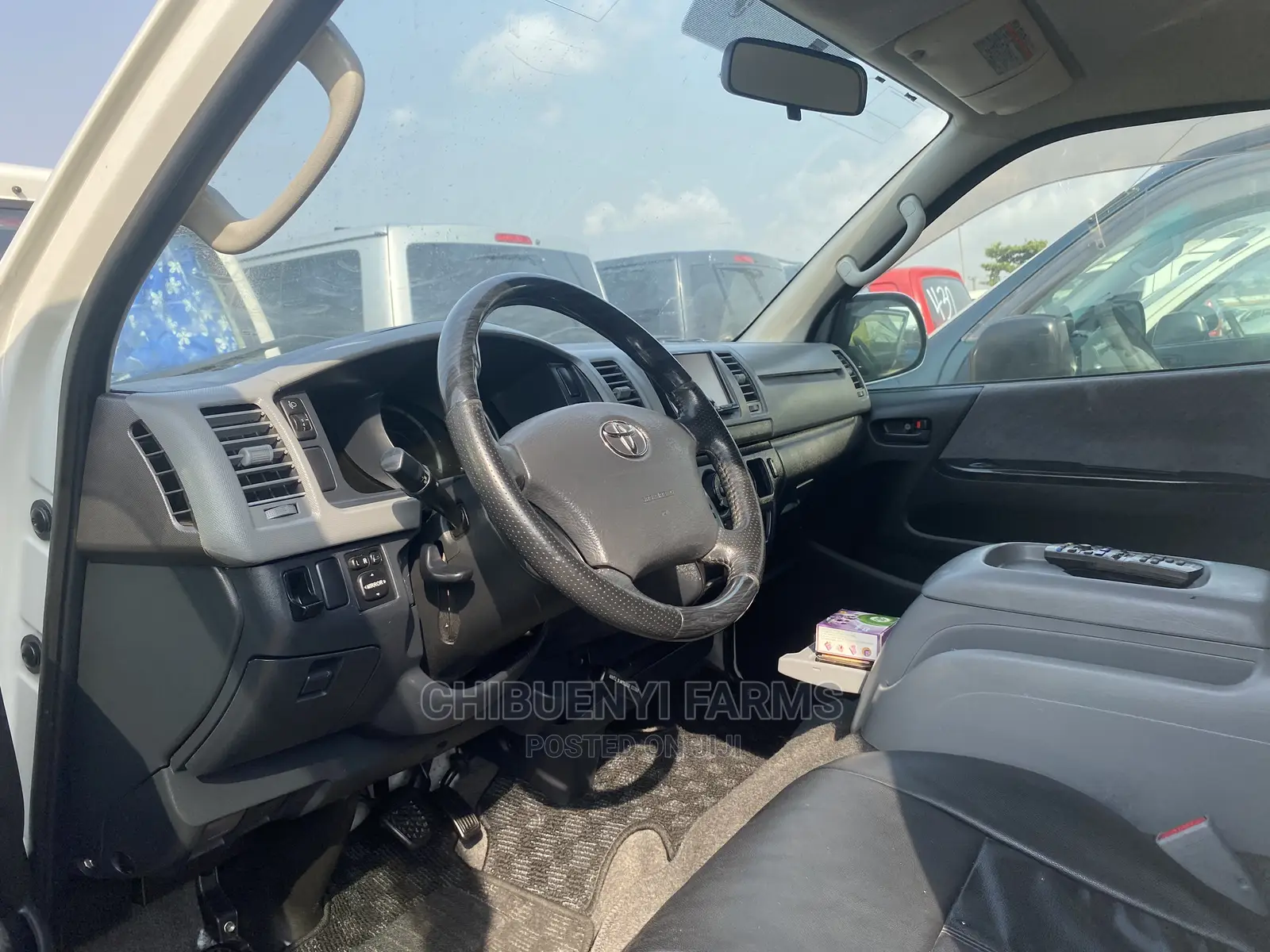 Toyota HiAce 2010 White