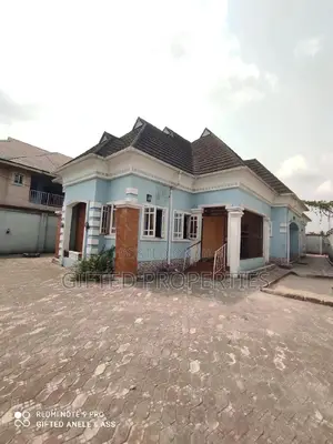4bdrm Bungalow in Akwaka Estate Off for sale