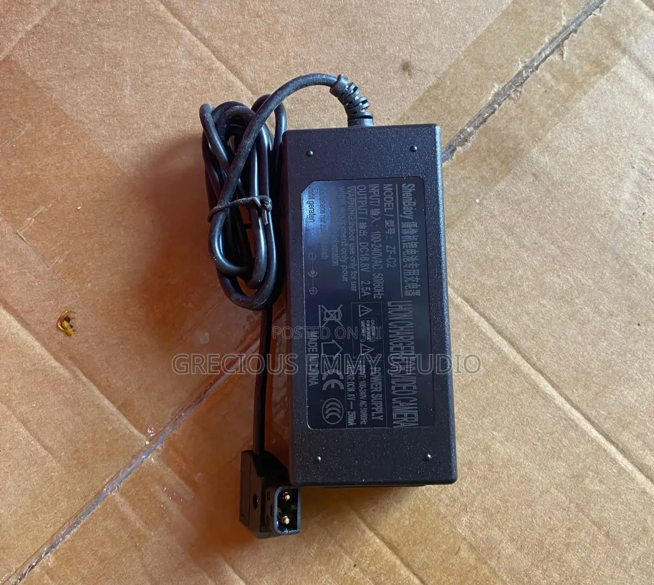 V Look Battery Adaptor Charger