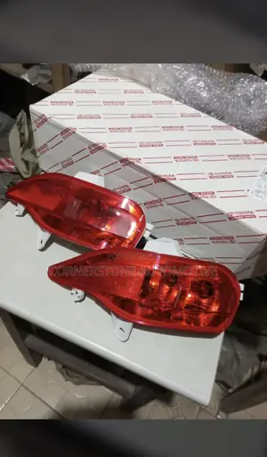 Bumper Reflector Avensis 2012