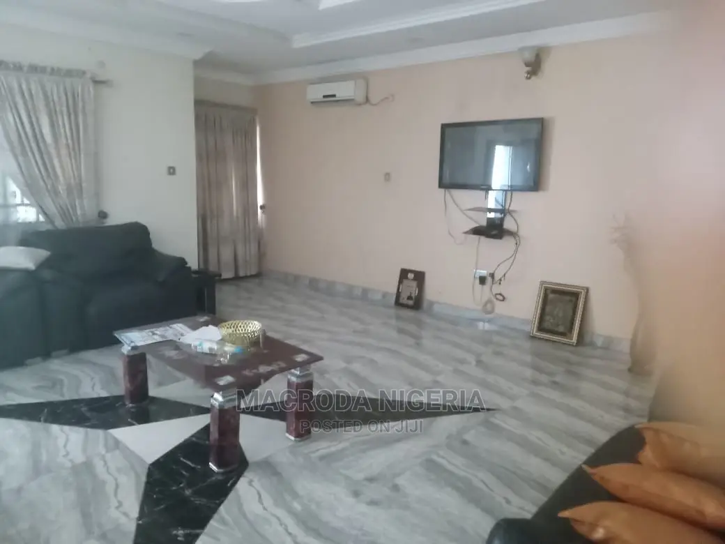 9bdrm Mansion in New Owerri for Sale