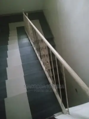 9bdrm Mansion in New Owerri for Sale