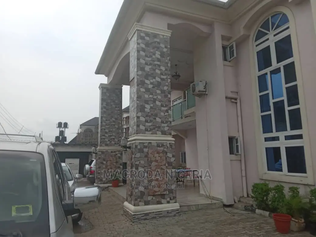 9bdrm Mansion in New Owerri for Sale