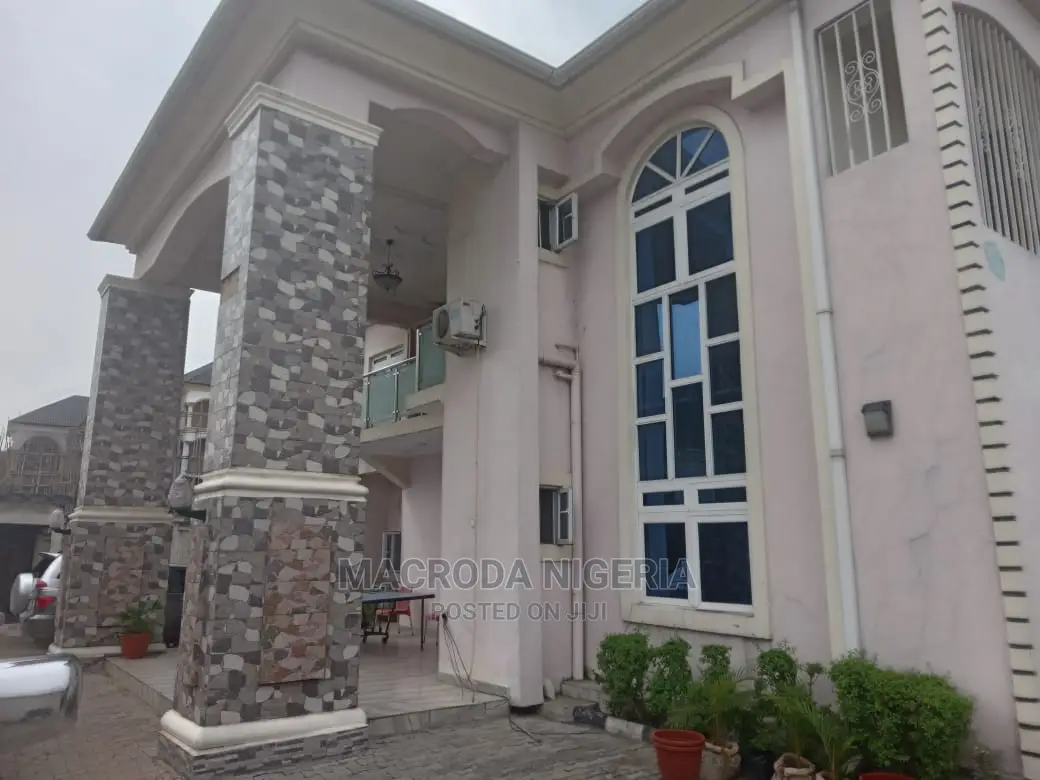 9bdrm Mansion in New Owerri for Sale