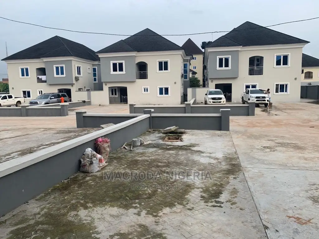 5bdrm Duplex in Imsubeb, Owerri for Sale