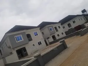 5bdrm Duplex in Imsubeb, Owerri for Sale