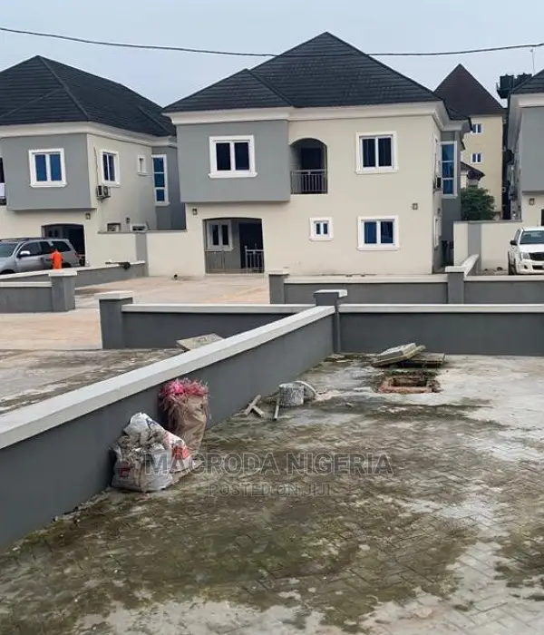 5bdrm Duplex in Imsubeb, Owerri for Sale