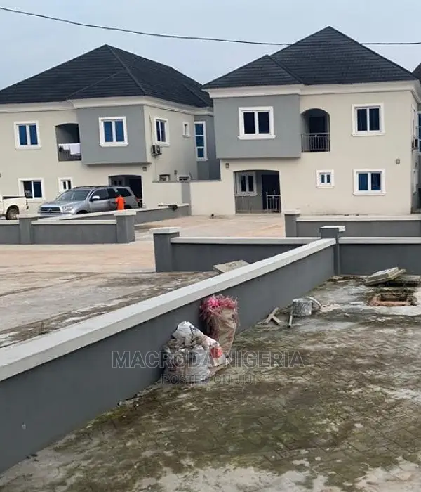 5bdrm Duplex in Imsubeb, Owerri for Sale