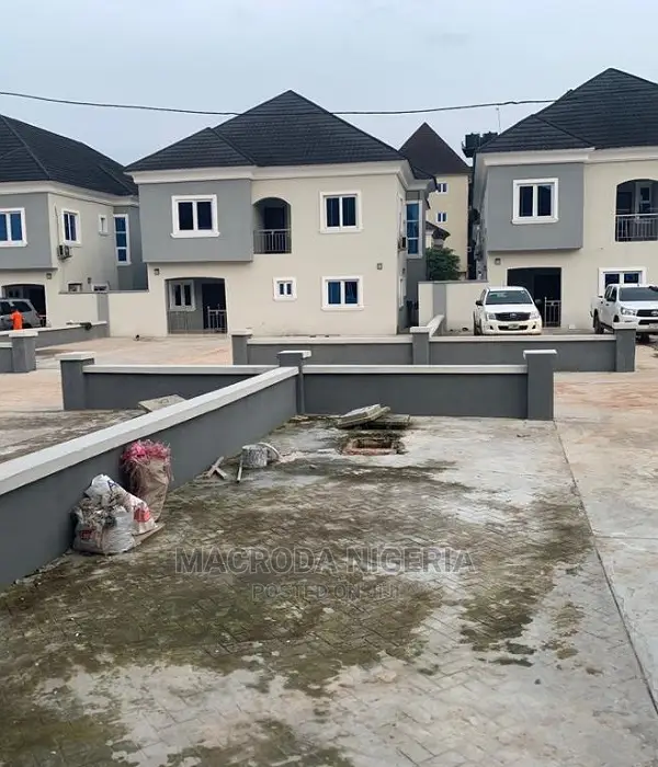 5bdrm Duplex in Imsubeb, Owerri for Sale
