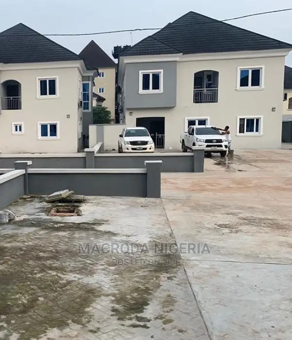 5bdrm Duplex in Imsubeb, Owerri for Sale