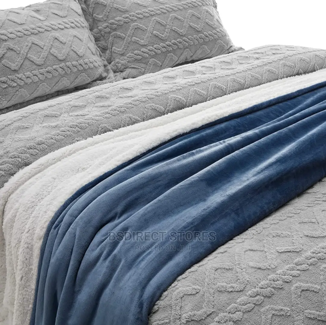 Bedsure Fleece Bedspread King Size Microfiber Solid Blanket