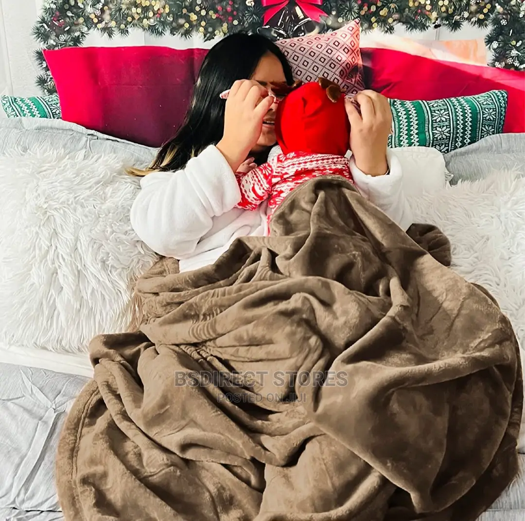 Bedsure Fleece Bedspread King Size Microfiber Solid Blanket