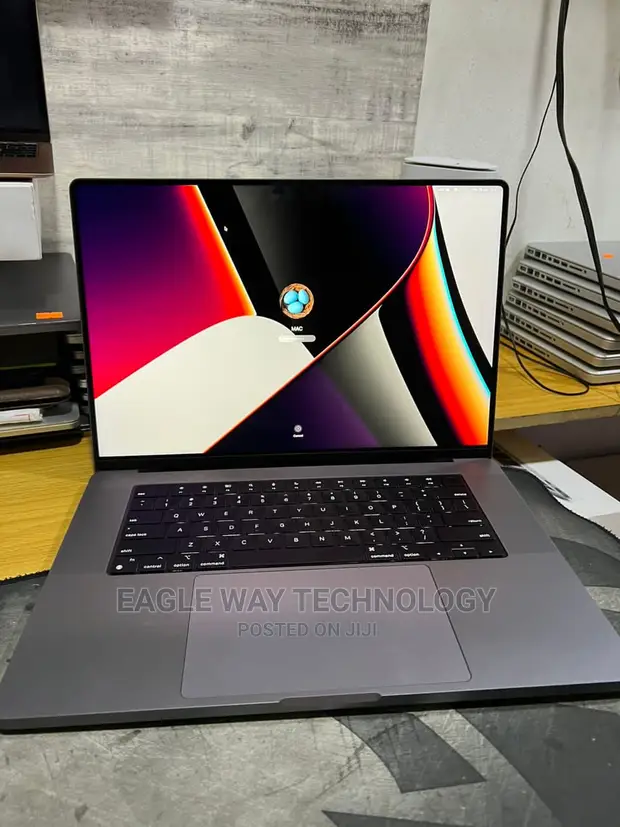 Laptop Apple MacBook Pro 2021 M1 32GB Apple M1 Pro SSD 512GB in