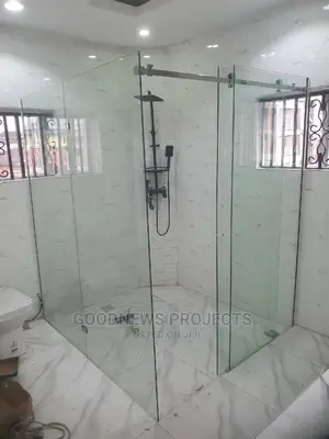 Master Bathroom Glass Cubicle