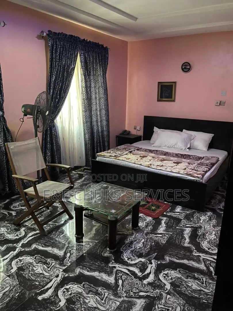 11 Rooms Hotel for Lease