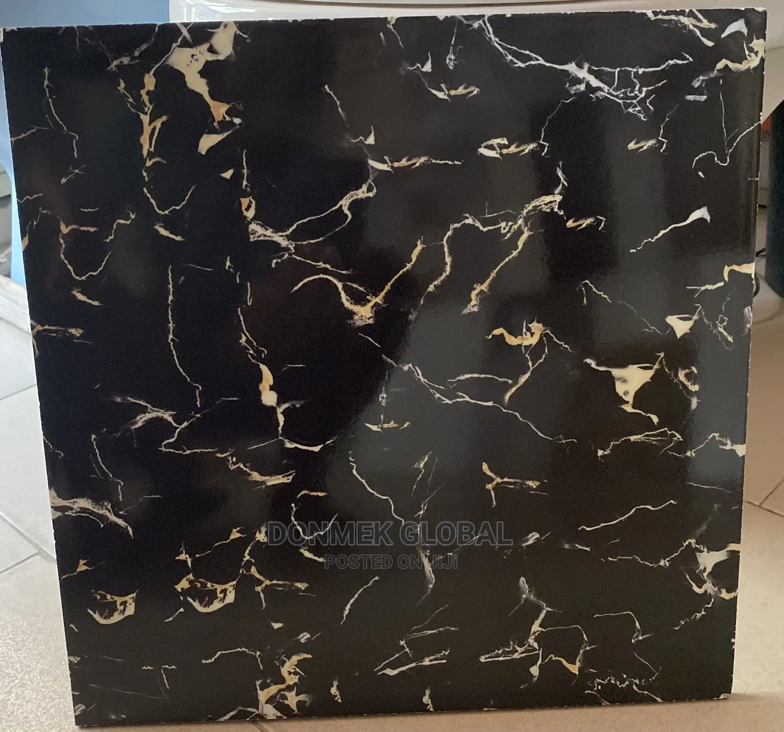 Golden Stripes Blacks 60x60
