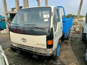 Toyota Dyna 200 (Direct Hand)
