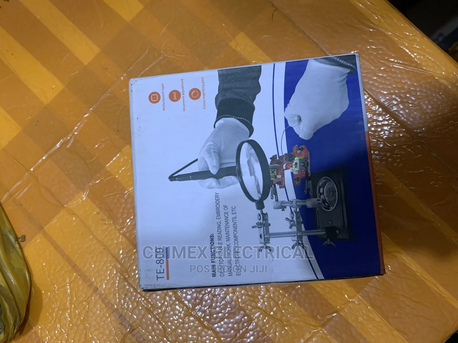 Magnify Glass With Auxiliary Clip