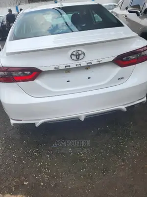 Toyota Camry SE 2021 White
