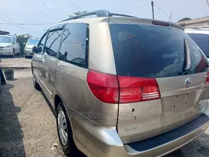 Toyota Sienna LE AWD 2005 Gold
