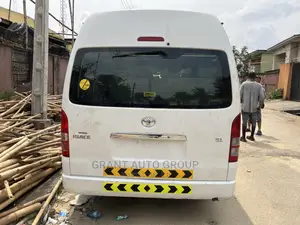 Toyota HiAce 2015 White