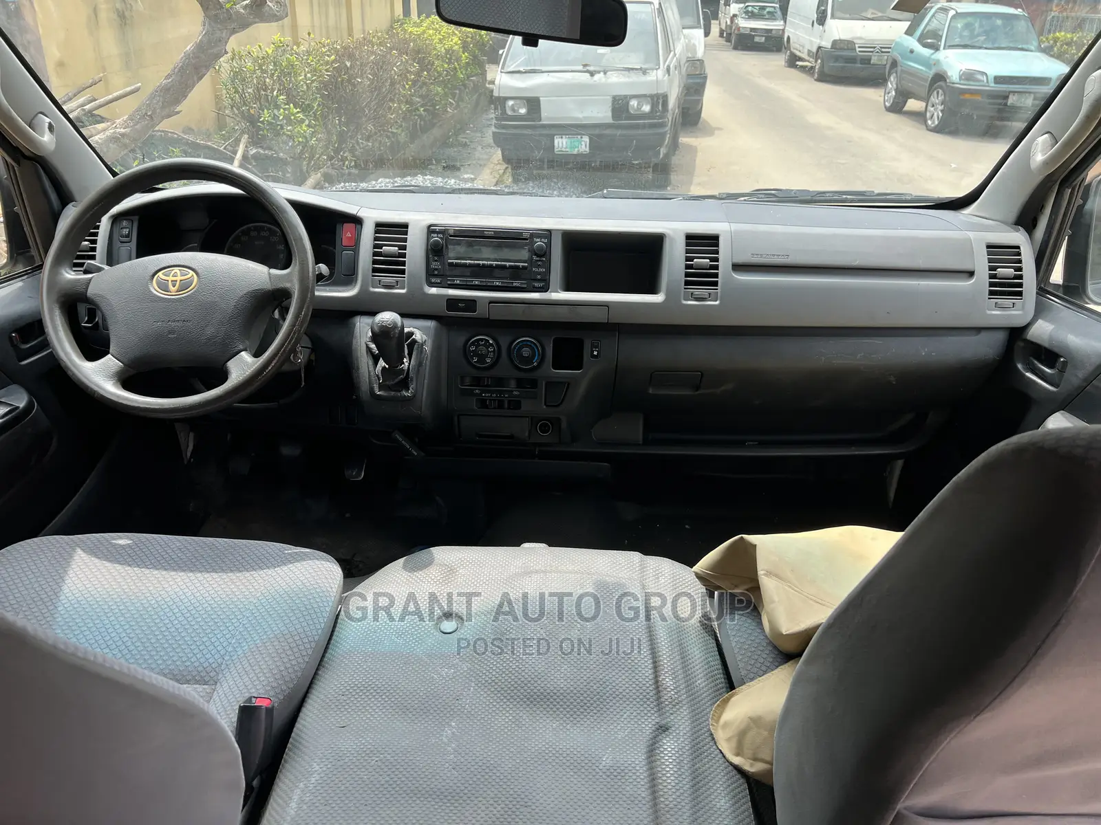 Toyota HiAce 2015 White