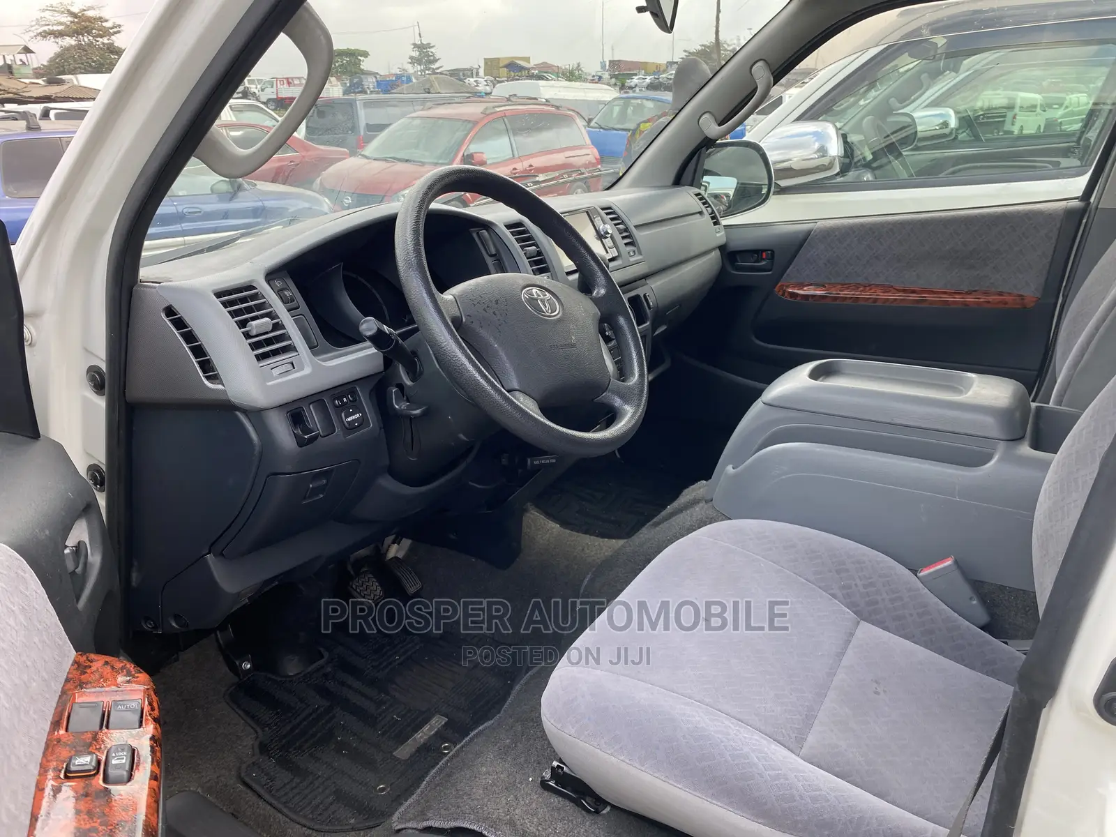 Toyota HiAce 2010 Green