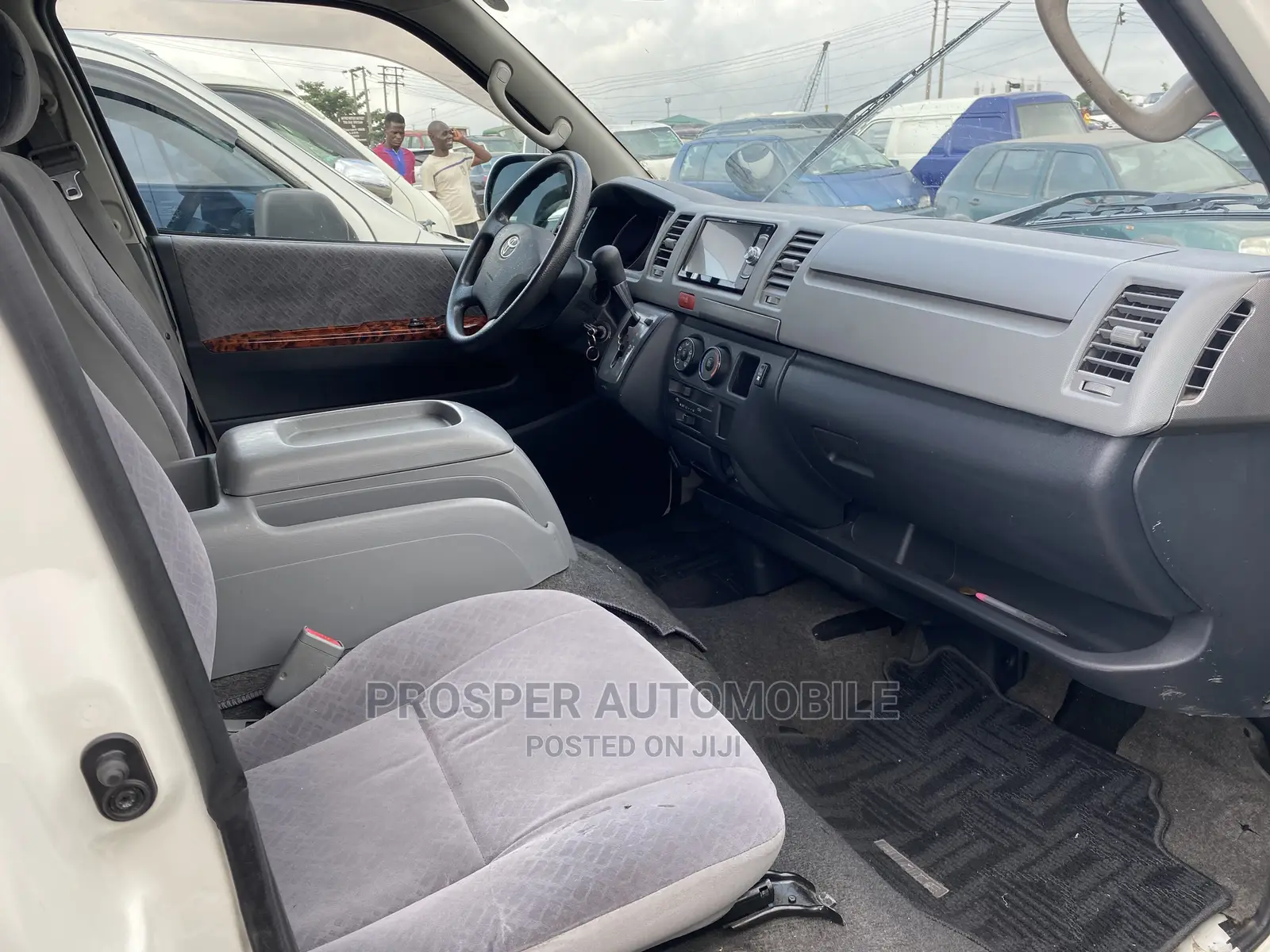 Toyota HiAce 2010 Green