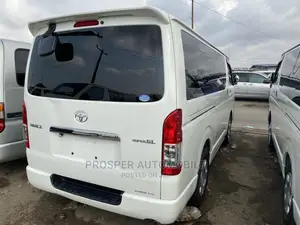 Toyota HiAce 2010 Green