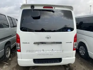 Toyota HiAce 2010 Green