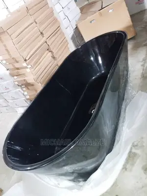 Pure Black Bathtub