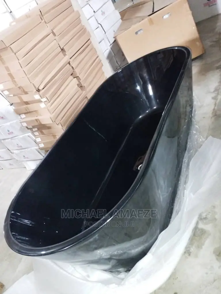 Pure Black Bathtub
