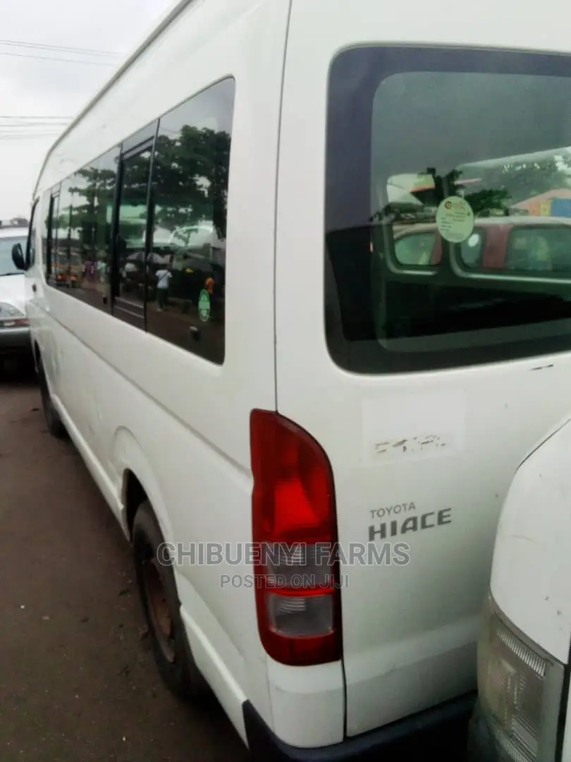 Toyota HiAce 2013 White