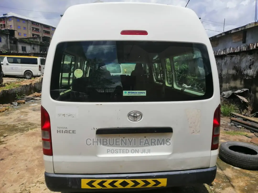 Toyota HiAce 2013 White