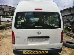 Toyota HiAce 2013 White