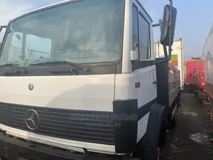 Mercedes’ 814 Pickup Body/Short Chassis