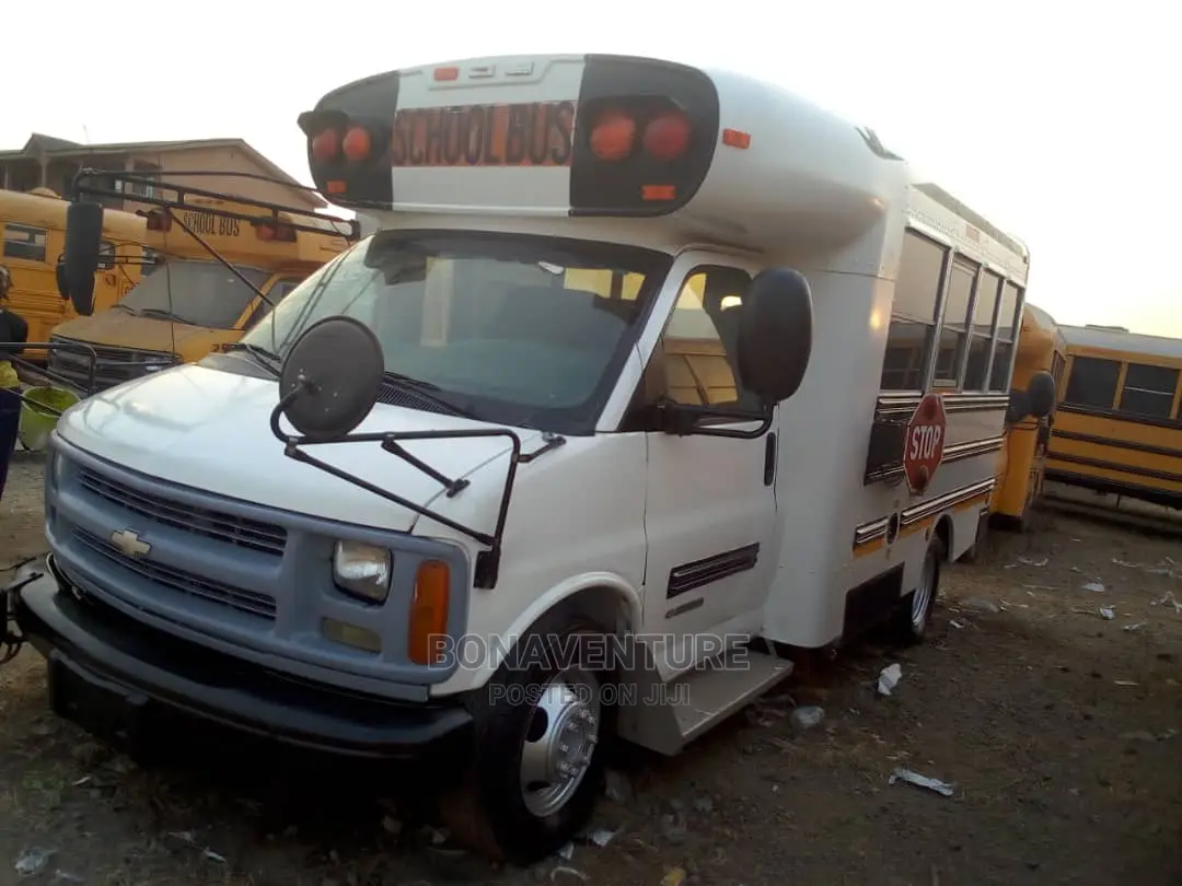 Chevrolet 3500 2004 White