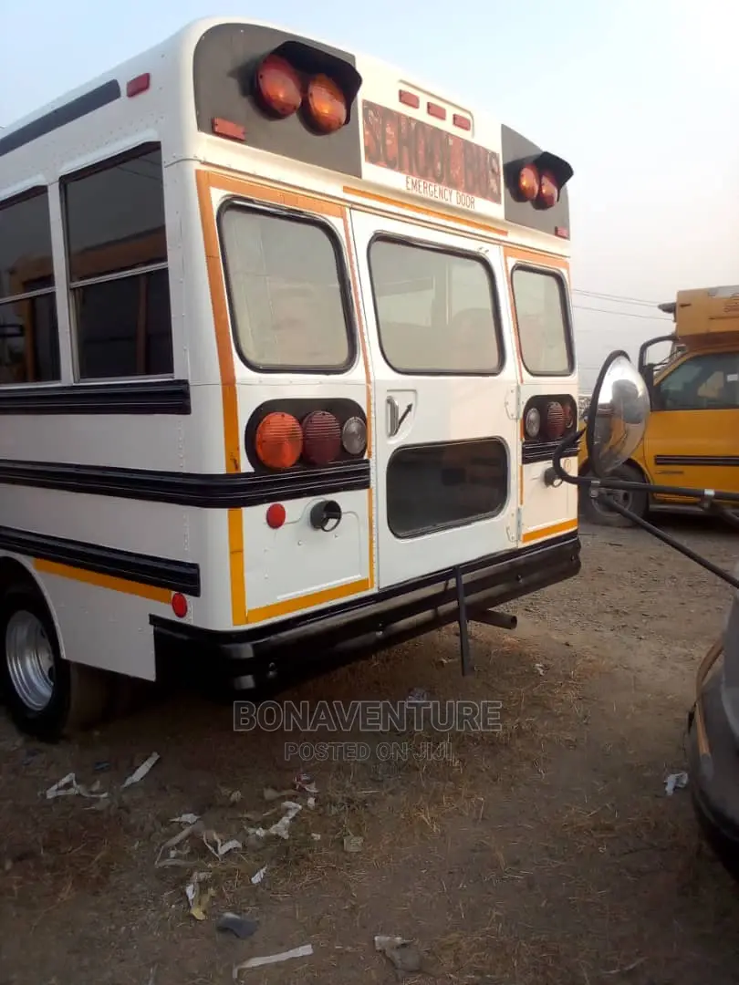 Chevrolet 3500 2004 White
