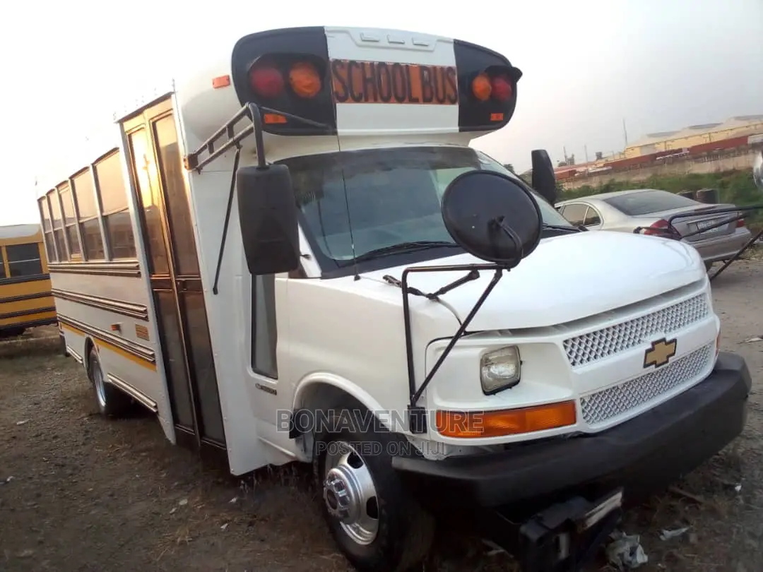 Chevrolet 3500 2004 White