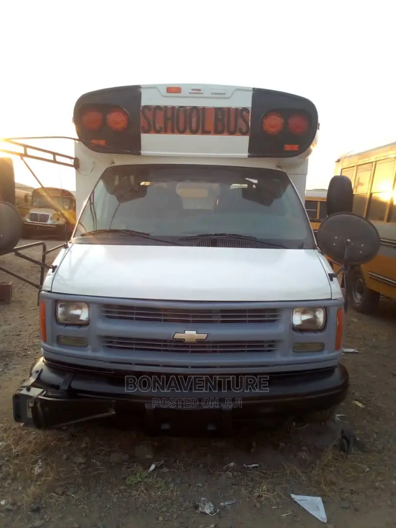Chevrolet 3500 2004 White