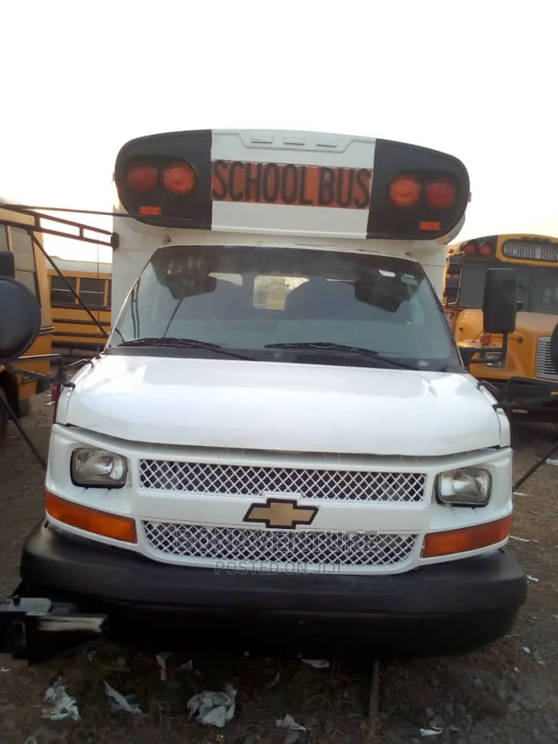 Chevrolet 3500 2004 White