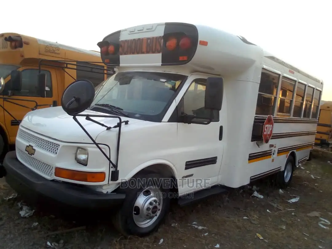 Chevrolet 3500 2004 White
