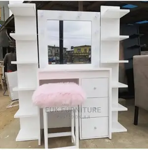 Dresser Set With Shelves