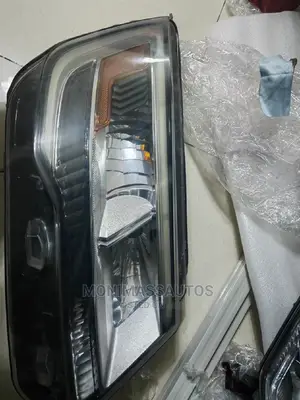 Headlight Ford Explorer 2016