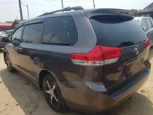 Toyota Sienna 2012 Gray