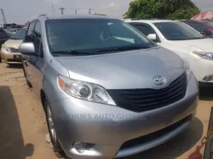 Toyota Sienna LE 7 Passenger 2011 Silver